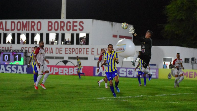 Até debaixo d’água! Juazeirense mostra brio e vence o Jequié na estreia do baianão